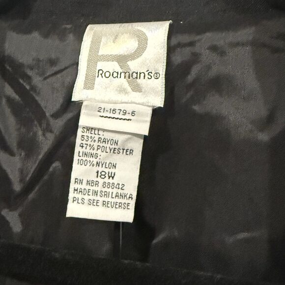 Roaman’s Women’s Black Blazer With Gold Button. NWOT 18w - Picture 3 of 4
